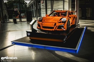 Ob Lego jetzt auch Autos fertigen möchte oder einfach nur die Bausätze für Designer liefert? Wir wissen es nicht.