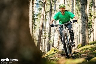 Das Fahrwerk ist nicht extrem sensibel, muss es bei dem hohen E-Bike-Gewicht aber auch nicht