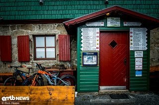 Im gemütlichen Seehaus machen wir eine ausgedehnte Rast, bei fränkischer Küche und in gemütlicher Atmosphäre.