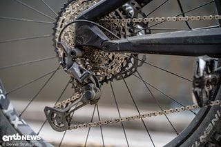 Man kennt die Aussage: „Ich brauch eine XT-Schaltung.“ Nicht Gunrdlos, denn die Shimano XT ist ein Garant für Schaltperformance, es ist landläufig quasi DIE Schaltung am MTB oder E-MTB.