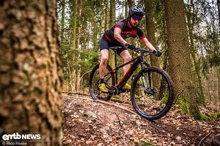 Wer auf pfeilschnelle XC-Kurse steht, der wird im Focus Raven² 9.9 sein absolutes Traum-E-Bike finden!