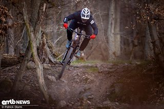 Auf dem Trail kann das Haibike ALLMTN CF 11 TRN/IQ mit einer intuitiven, gutmütigen Charakteristik und viel Komfort aufwarten.