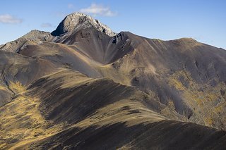 Die Landschaft der Pyrenäen ist spektakulär, schroff, rau und wunderschön. Die Landschaft der Pyrenäen ist spektakulär, schroff, rau und wunderschön.