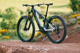 Das neue iLynx+ NX setzt nun voll auf das Bosch Ökosystem – 800 Wh Akku, Performance Line CX Gen5, Kiox 400C Display – alles aus einer Hand. Das neue iLynx+ NX setzt nun voll auf das Bosch Ökosystem – 800 Wh Akku, Performance Line CX Gen5, Kiox 400C Display – alles aus einer Hand.