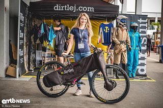 Mit etwas Stolz präsentierte man uns am Stand von Dirtlej den neuen Transportschutz