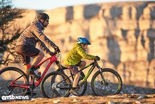 Mit dem Orbea eMX24 möchte der Hersteller den Eltern ermöglichen, die Kinder auch auf längere Touren mitnehmen zu können.