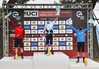 Podium bei den Herren am Sonntag: Joris Ryf (Bergstrom Werkmannshaft) SWI, Jérôme Gilloux (E-Team Moustache) FRA, Hugo Pigeon (Scott SR Suntour Enduro Team) FRA (v.l.n.r.)