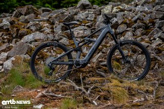 Kein graues Mäusschen: Das Radon Deft 2025 mit Bosch-CX-Antrieb und 170 mm Federweg vorne und hinten.