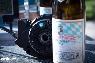 Weißblaue Karos: Der HPR50 ist kleiner als eine Flasche Helles, aber deutlich stärker.