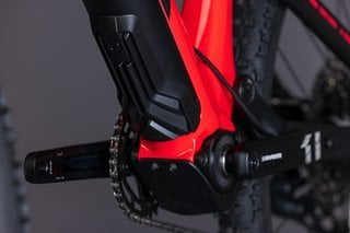 Das Nox Helium 7.1 Enduro – MY 2022 setzt auf den kompakten Fazua Ride 50 Trail-Motor.