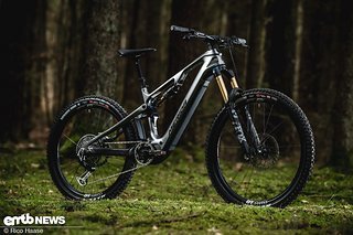 Merida eONE-Sixty 10K mit Carbonrahmen und fest verbautem Akku.