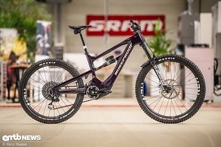 Das neue Nukeproof Megawatt Carbon kommt mit SRAM Eagle Powertrain.