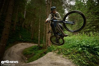 Vergleichsweise schnell stellt sich das typische Pivot Ride Feel ein und ich vertraue dem Bike ab den ersten Metern Vergleichsweise schnell stellt sich das typische Pivot Ride Feel ein und ich vertraue dem Bike ab den ersten Metern