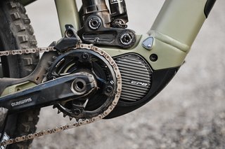 Neben dem Rahmenmaterial ist vor allem der Motor der entscheidende Unterschied: Im AL-Modell werkelt ein Shimano EP801.