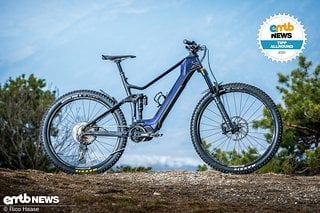 Merida eOne-Sixty 8000 im Test – ein E-Enduro mit Mixed-Wheels und flotter Lackierung. Mit seinen Fahreigenschaften sichert es sich den „Tipp Allround“.