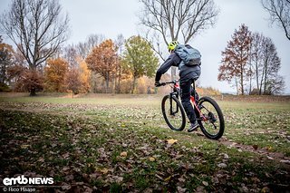 Der Evoc FR Trail E-Ride 20 l sitzt gut auf dem Rücken und verteilt das Gewicht sehr angenehm