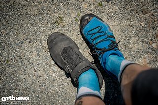 Eine essenzielle Frage, wenn man zum Bike & Hike aufbricht: Welche Schuhe zieht man an?