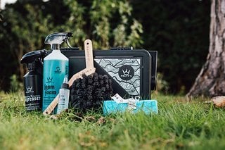 Das Premium Bicycle Cleaning Kit von Peaty's ist keineswegs nur eine Sammlung von Produkten, die in einen umetikettierten Eimer geworfen werden.