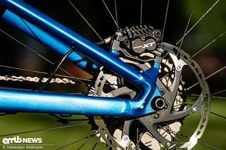 Mächtig Verzögerung und ergonomische Hebel bietet die Shimano Deore XT M8000-Bremsanlage