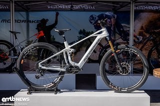 Außerdem hatte Mondraker auch ein Crafty Carbon RR SL am Start.