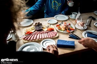 Dank üppigem Frühstück darf die Tour heute gern etwas länger ausfallen