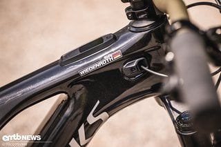 Namensaufkleber gehören bei Profi-Bikes ...