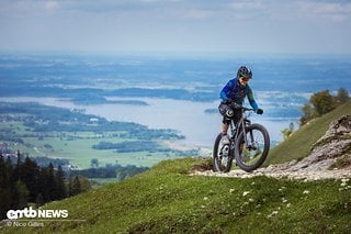 Hoch oben über dem Chiemsee haben wir das Levo über die Trails gescheucht