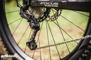 Präzise Gangwechsel garantiert die Shimano XT 12-fach-Schaltung.