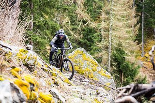 Tech-Flow auf der Traverse auf einem Wanderweg, den wir nach dem ersten Abschnitt des Roatbrunn-Trails in die Abfahrt integriert haben Tech-Flow auf der Traverse auf einem Wanderweg, den wir nach dem ersten Abschnitt des Roatbrunn-Trails in die Abfahrt integriert haben