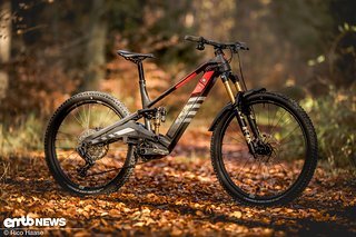 Rotwild R.X 900 Ultra – ein potentes All Mountain, das auch ruppiges Enduroterrain nicht scheuen muss.