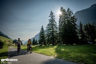 Zu Beginn radeln wir auf dem Radweg von Ischgl nach Galtür.