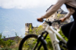 Die Burg Annaberg. Gibt dem Uphill seinen Namen Die Burg Annaberg. Gibt dem Uphill seinen Namen