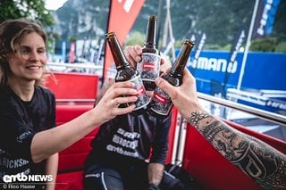 Nach einer erfolgreichen Teilnahme an der Bosch eMTB-Challenge darf ein köstliches Kaltgetränk nicht fehlen.