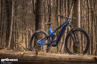 Ein innovatives E-MTB im edlen Look für Tour und Trail.