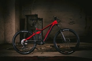 Merida eONE-Forty Limited Edition in feurigem Rot –  dieses E-Trailbike bringt Farbe auf den Trail und liefert eine gute Performance ab