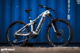 Tracey setzt auf eine Trek Powerfly mit speziellen Upgrades und individuellen Umbauten.