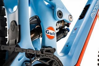 Prägte das Design einer Epoche: Gulf Oil Rennwagen-Retro Vibes.