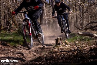 Die RockShox ZEB wird mit etwas mehr Druck/ weniger SAG und geöffneter Dämpfung zum Staubsauger