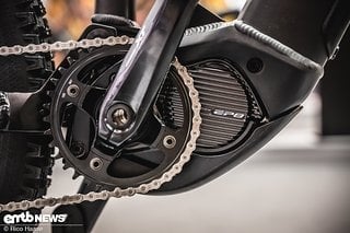 Der Shimano EP8-Motor verfügt über 85 Nm und soll einen mühelos auf den Berg schieben.