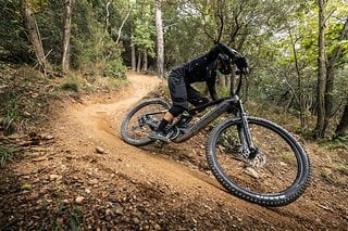 Mit dem Haibike Hybe 10.5 ist man auf roughen Endurotrails bestens aufgehoben.