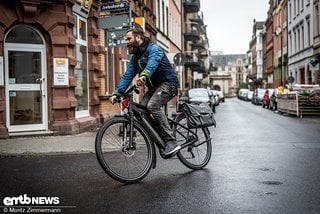 Wer es oben ohne mag, der könnte mit dem Hövding 2.0 glücklich werden