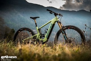 Santa Cruz Heckler 29 - MY 2022. Hier die Topversion mit SRAM XO1 AXS-Schaltung, Fox Factory-Federgabel und Carbon-Felgen von Reserve in 29".