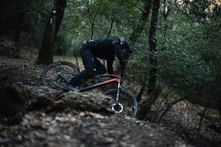 Mit dem Rotwild R.X275 kann man auf dem Trail eine Menge Spaß haben.