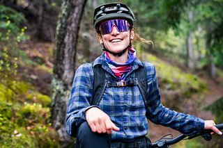 Ines hat gut lächeln. Die Trails im Vinschgau sind genau nach ihrem Geschmack Ines hat gut lächeln. Die Trails im Vinschgau sind genau nach ihrem Geschmack