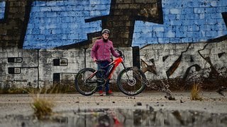 Tom Cardy sitzt jetzt auf E-Bikes der Marke Haibike