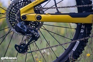 Das SRAM X01 Eagle AXS wird direkt vom Hauptakku mit Strom versorgt