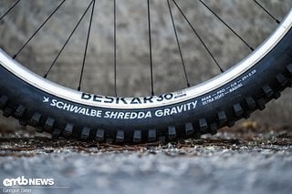 Geil! Schwalbe Shredda Gravity in Super Soft – damit haste Gripp ohne Ende. Geil! Schwalbe Shredda Gravity in Super Soft – damit haste Gripp ohne Ende.
