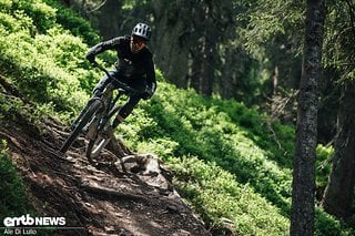 Der Hinterbau bietet recht frühzeitig Gegenhalt und sorgt dafür, dass man das Decoy SN gut auf dem Trail platzieren kann.