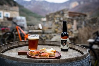 Aperitivo – der Italien-Experte weiß, zu jedem bestellten alkoholhaltigen Getränk werden wertvolle Kohlenhydrate gratis serviert.