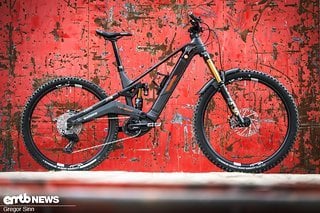 Helen setzt bei den offiziellen UCI E-MTB Weltmeisterschaften auf das Rotwild E-EXC mit Shimano EP801. Helen setzt bei den offiziellen UCI E-MTB Weltmeisterschaften auf das Rotwild E-EXC mit Shimano EP801.